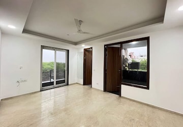 Room in 4 BHK Apartment at Kailash Hills – for Rent