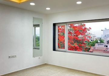 Room in 4 BHK Apartment at Kailash Hills – for Rent