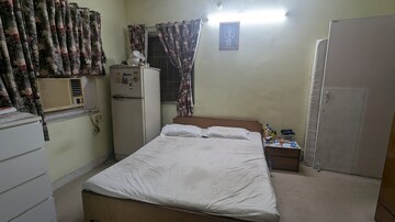Bedroom in 3 BHK Apartment at Bandra West – for Rent