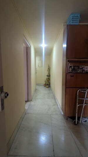 Room in 3 BHK Apartment at Bandra West – for Rent