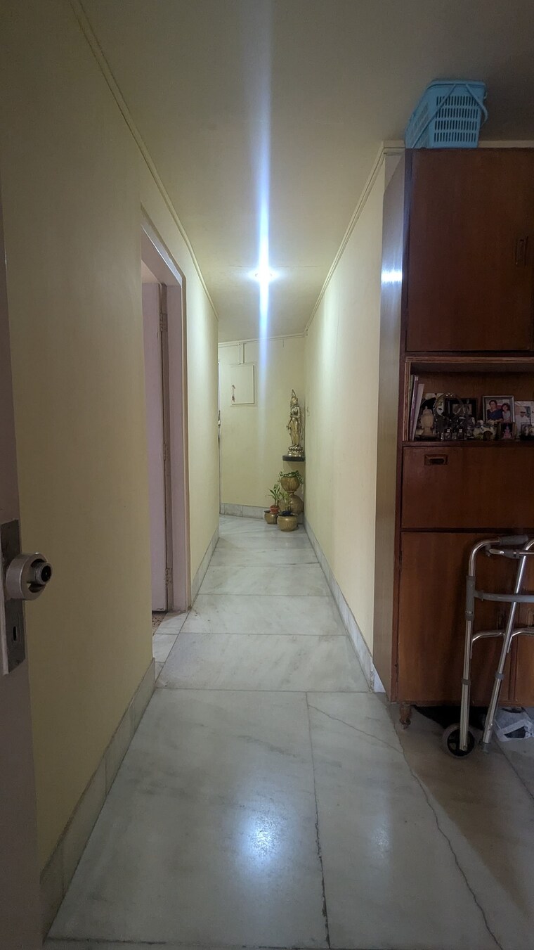 Room, bandra west 3 Bedroom 1200 Sq.Ft. Apartment In Bandra West Mumbai 9328368