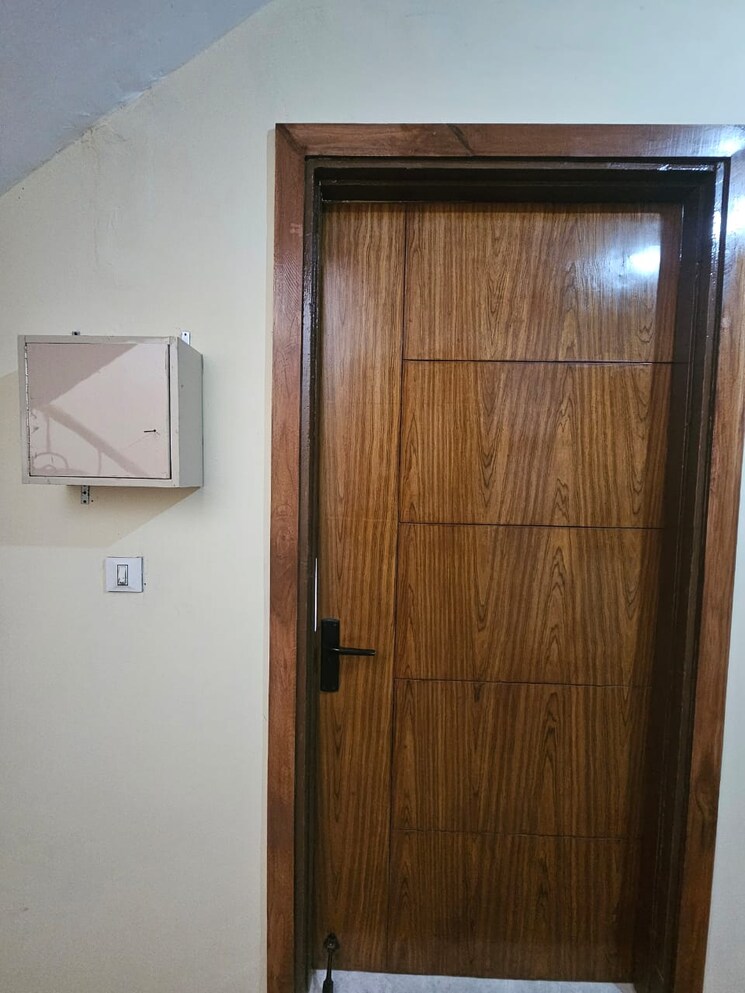 Entrance, rajpur khurd extension 3 Bedroom 128 Sq.Yd. Apartment In Rajpur Khurd Extension Delhi 9313659