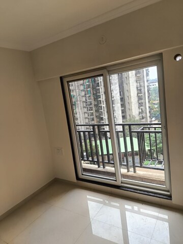 Room in 1 BHK Apartment at Raunak Unnathi Woods Phase 7 A And B, Ghodbunder Road – for Sale