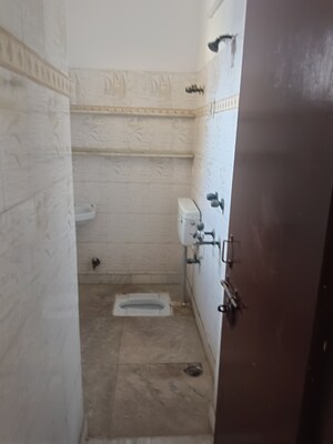 Bathroom in 2 BHK Villa at RWA Apartments Sector 41, Sector 41 – for Rent