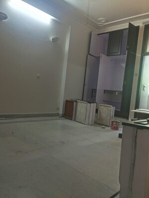 Room in 3 BHK Builder Floor at Shalimar Nest, Vasant Kunj – for Rent