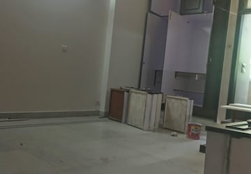 Room in 3 BHK Builder Floor at Shalimar Nest, Vasant Kunj – for Rent