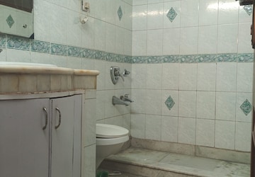 Bathroom in 3 BHK Builder Floor at Shalimar Nest, Vasant Kunj – for Rent