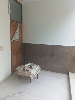 Room in 3 BHK Builder Floor at Shalimar Nest, Vasant Kunj – for Rent