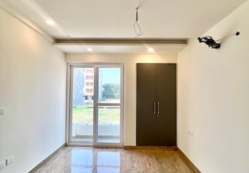Room in 3 BHK Apartment at Puri Kohinoor, Tikawali – for Sale