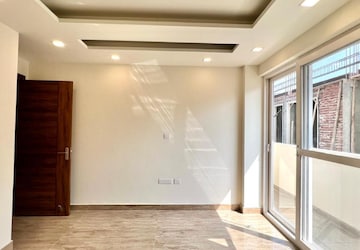 Room in 3 BHK Apartment at Puri Kohinoor, Tikawali – for Sale