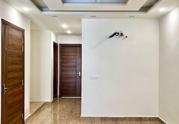 Room in 3 BHK Apartment at Puri Kohinoor, Tikawali – for Sale