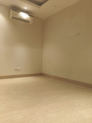 Room in 4 BHK Builder Floor at Vasant Kunj – for Rent