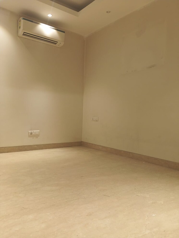 Room, vasant kunj 4 Bedroom 265 Sq.Yd. Builder Floor In Vasant Kunj Delhi 9328697