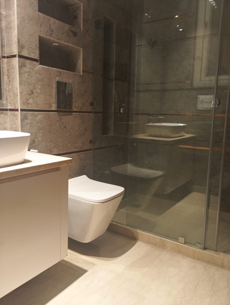 Bathroom, vasant kunj 4 Bedroom 265 Sq.Yd. Builder Floor In Vasant Kunj Delhi 9328697