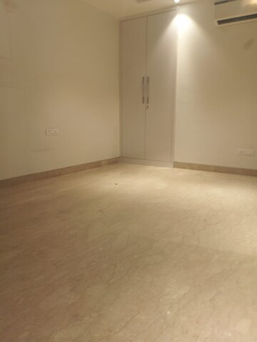 Room in 4 BHK Builder Floor at Vasant Kunj – for Rent