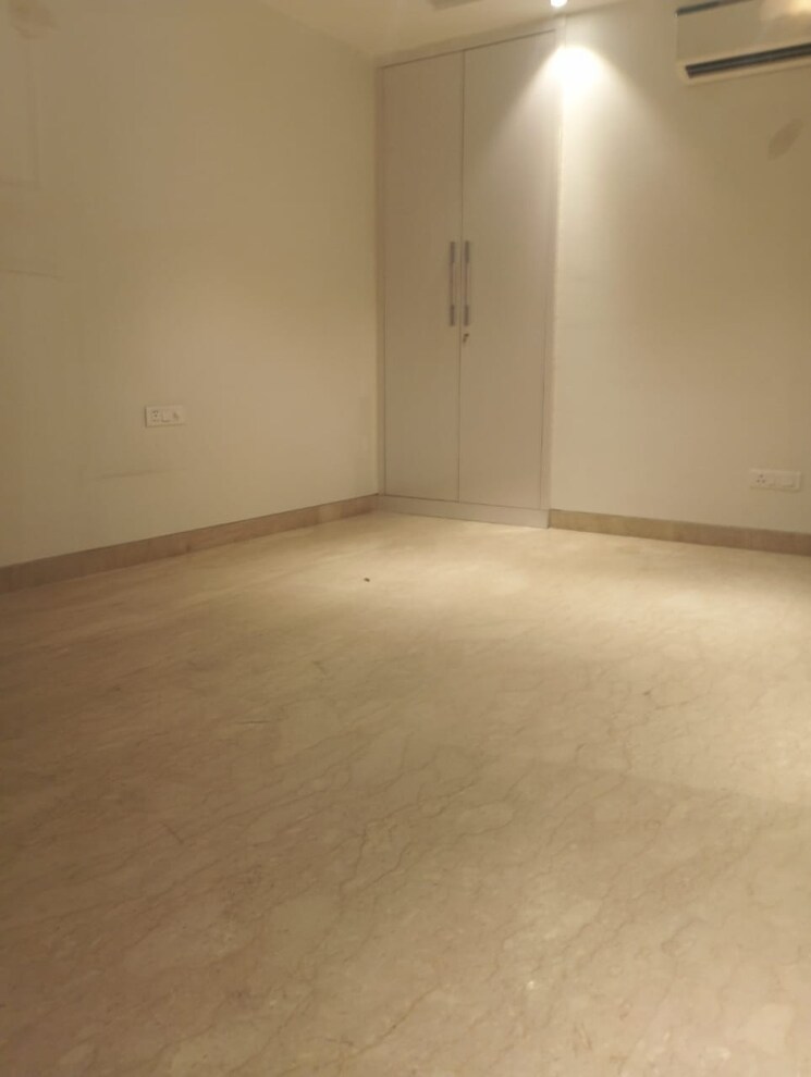 Room, vasant kunj 4 Bedroom 265 Sq.Yd. Builder Floor In Vasant Kunj Delhi 9328697