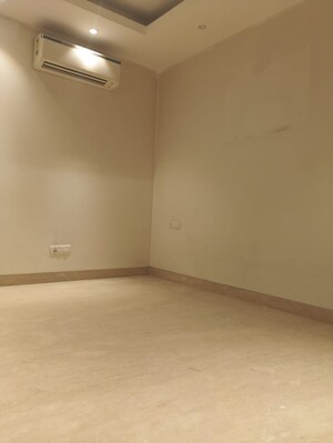 Room in 4 BHK Builder Floor at Vasant Kunj – for Rent