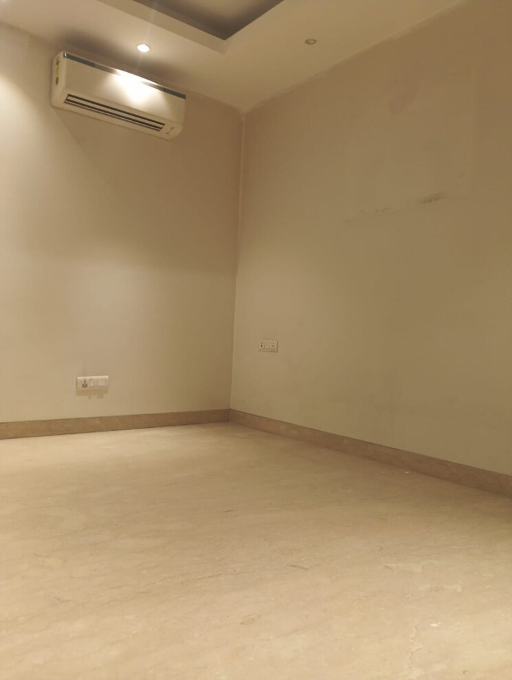 Room, vasant kunj 4 Bedroom 265 Sq.Yd. Builder Floor In Vasant Kunj Delhi 9328697