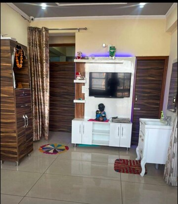2 BHK Apartment For Rent in Milton Tower, Vip Road