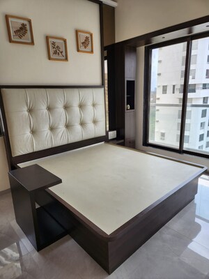 Master Bedroom in 3 BHK Apartment at Sadanand Building, Dadar West – for Rent