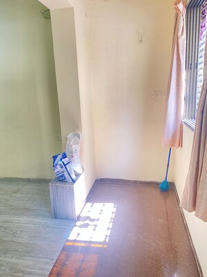 Furnished Amenities in 2 BHK Apartment at Mahim East – for Rent