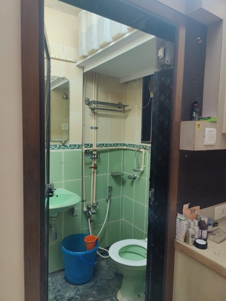 Bathroom, worli 2 Bedroom 750 Sq.Ft. Apartment In Worli Mumbai 9328966