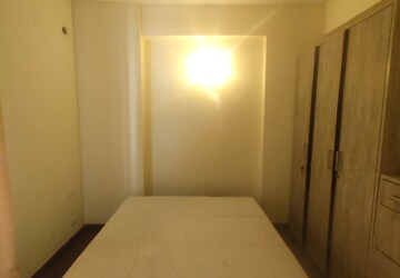 Master Bedroom in 2 BHK Apartment at BPTP Discovery Park, Sector 80 – for Rent