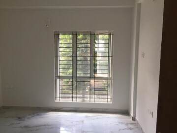 Room in 3 BHK Apartment at Punjabi Para – for Sale