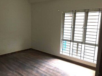 Room in 3 BHK Apartment at Punjabi Para – for Sale