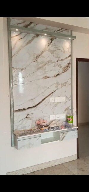 Furnished Amenities in 2.5 BHK Apartment at Amrapali Golf Homes, Sector 4 Greater Noida – for Rent