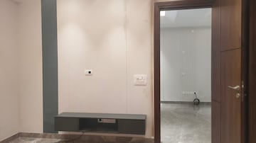 Room in 4 BHK Builder Floor at Sector 15 – for Rent