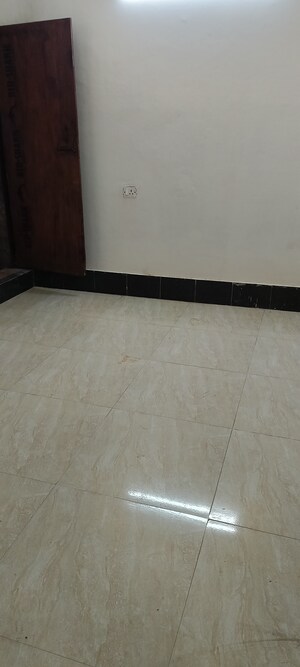 Room in 1 BHK Builder Floor at Saket – for Rent