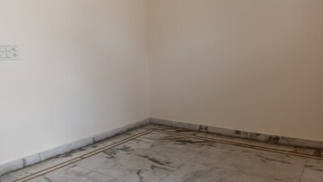 Room in 3 BHK Builder Floor at Sector 15 – for Rent