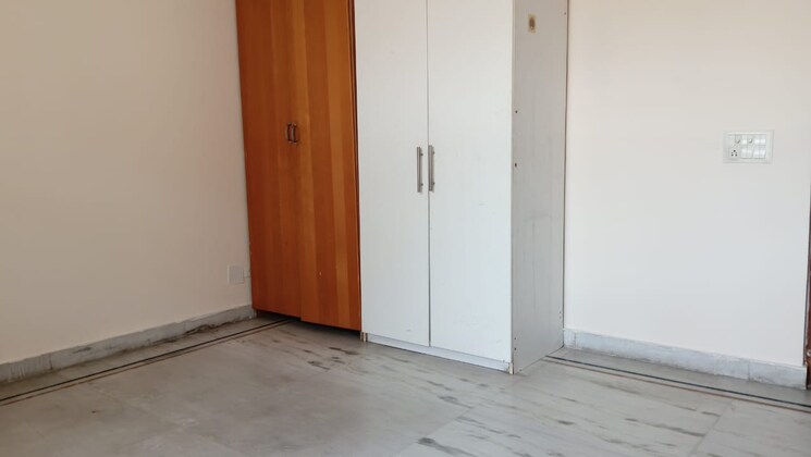 Room, sector 15 3 Bedroom 204 Sq.Yd. Builder Floor In Sector 15 Gurgaon 9329205