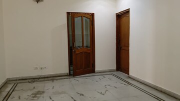 Room in 3 BHK Builder Floor at Sector 15 – for Rent