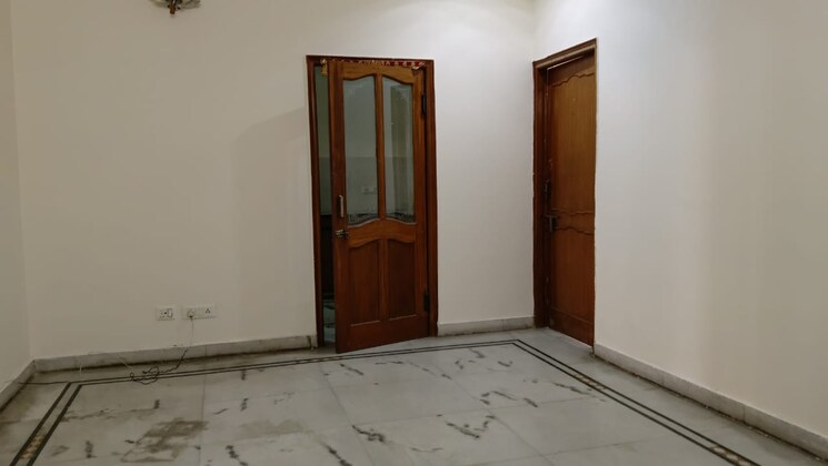 Room, sector 15 3 Bedroom 204 Sq.Yd. Builder Floor In Sector 15 Gurgaon 9329205