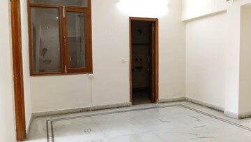 Room in 3 BHK Builder Floor at Sector 15 – for Rent
