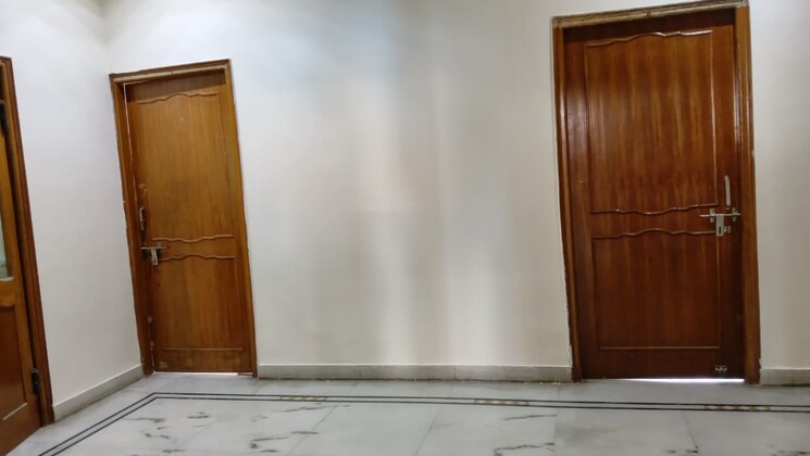 Room, sector 15 3 Bedroom 204 Sq.Yd. Builder Floor In Sector 15 Gurgaon 9329205