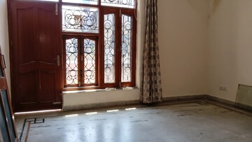Room in 3 BHK Builder Floor at Sector 15 – for Rent