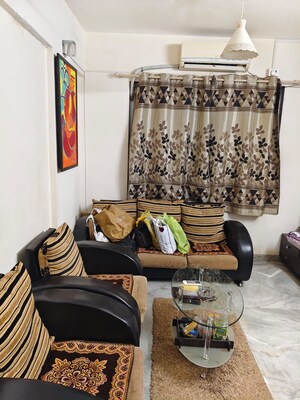 Living Room in 2 BHK Apartment at Mahim West – for Rent