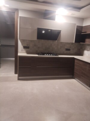 Furnished Amenities in 4 BHK Builder Floor at Dlf Phase I – for Sale