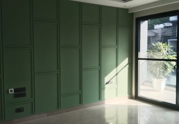 Room in 4 BHK Builder Floor at Dlf Phase I – for Sale