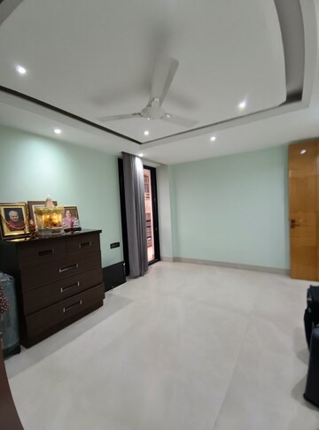 Bedroom in 4 BHK Builder Floor at Vipul World Floors, Sector 48 – for Sale