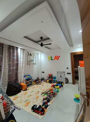Bedroom in 4 BHK Builder Floor at Vipul World Floors, Sector 48 – for Sale