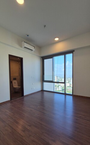 Room in 3 BHK Apartment at Piramal Mahalaxmi, Mahalaxmi – for Rent