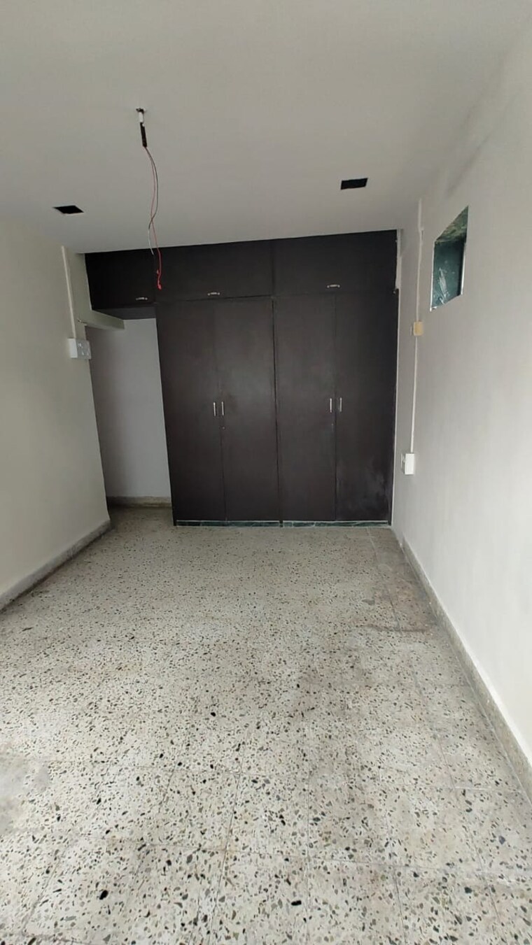 Room, dadar west 1 Bedroom 450 Sq.Ft. Apartment In Dadar West Mumbai 9329237