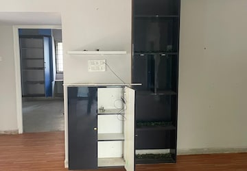 Room in 3 BHK Apartment at Vineyard Excellent, Gachibowli – for Rent