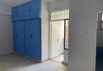 Room in 3 BHK Apartment at Vineyard Excellent, Gachibowli – for Rent