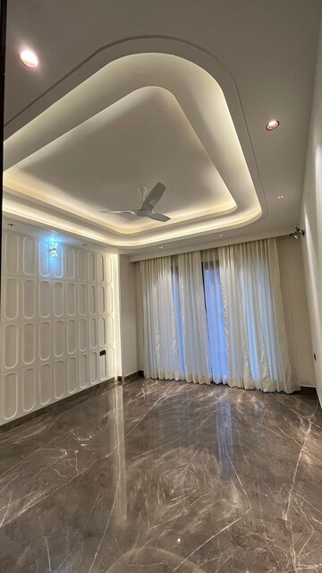 Building Lobby in 4 BHK Builder Floor at Ansal API Esencia, Sector 67 – for Sale