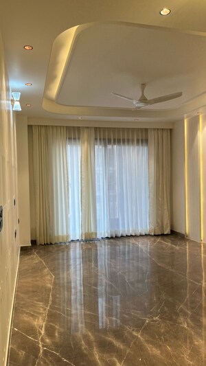 Building Lobby in 4 BHK Builder Floor at Ansal API Esencia, Sector 67 – for Sale